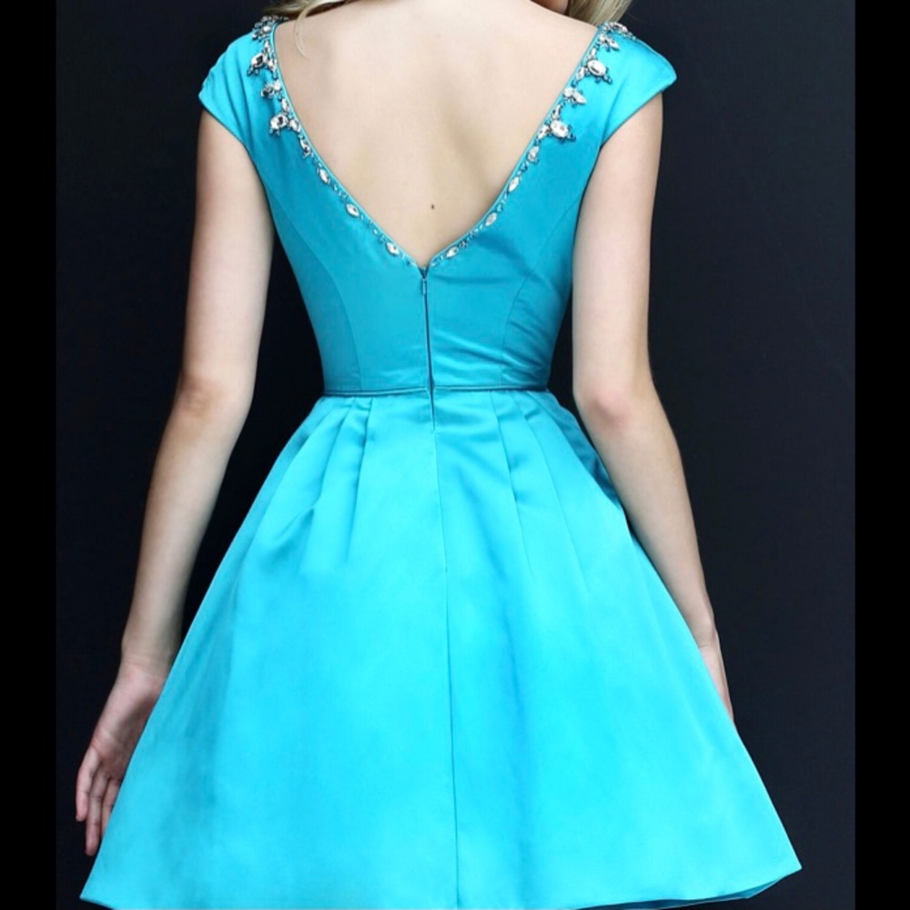 Sherri Hill cap sleeve cocktail dress w/ pockets - Picture 2 of 8